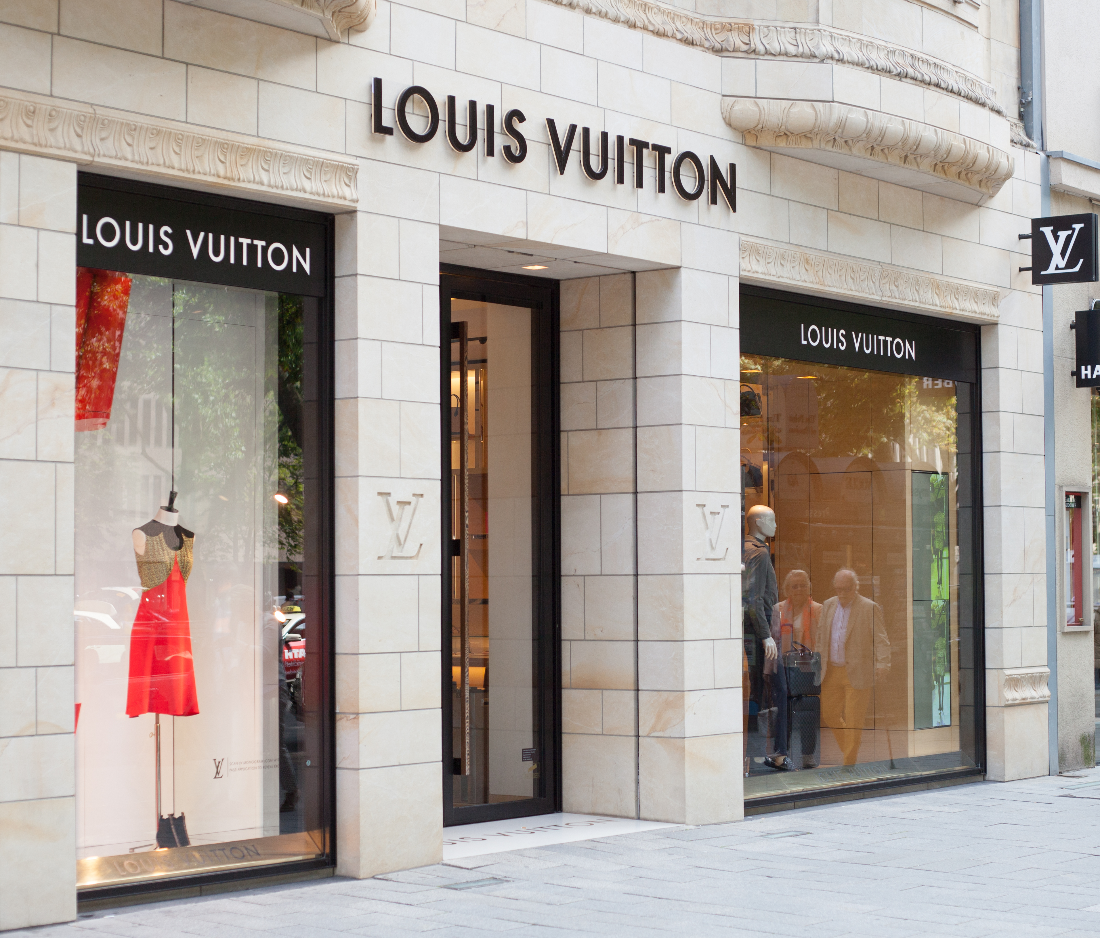 Louis Vuitton E-Commerce