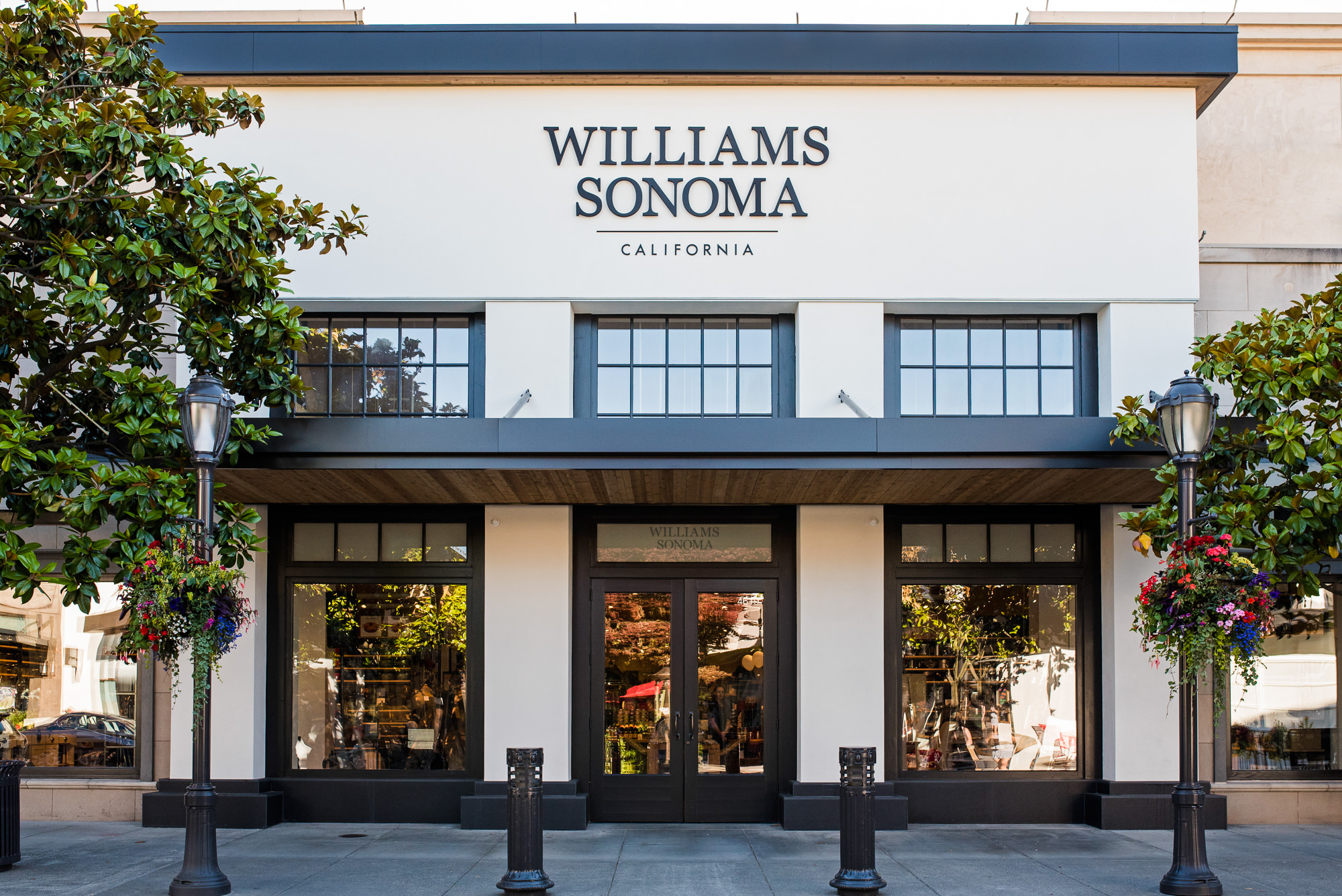 Williams Sonoma Is Bringing The Marketplace Back To Brick-And
