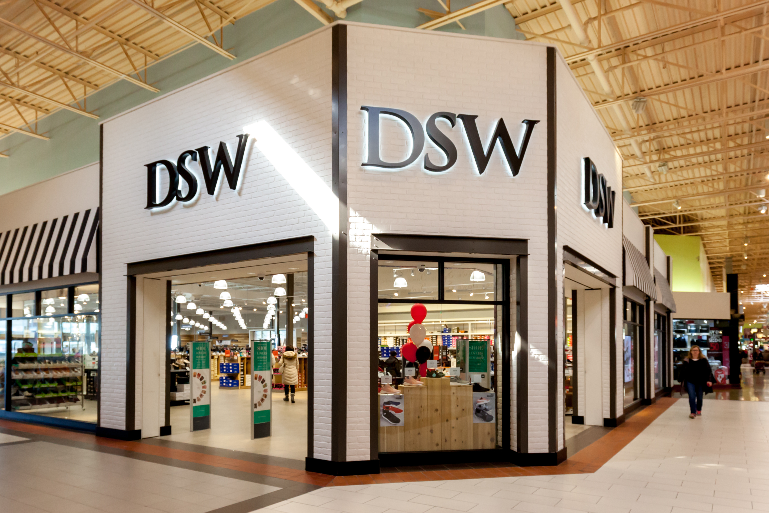 dsw going out of business