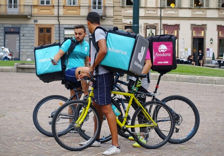 deliveroo.uber.delivery