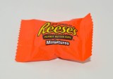 Reese's Sets Up Vending Machine for Candy
