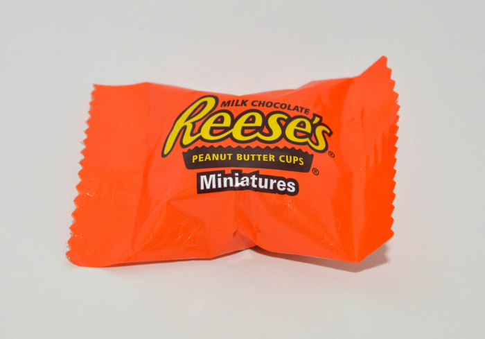 Reese's Sets Up Vending Machine for Candy