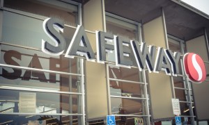 Two Safeway stores in the Phoenix area are now offering artificial intelligence-powered medical clinics through a partnership with Akos Med Clinic. A leader in the urgent care and telemedicine arenas, Akos Med Clinic has a location in the Safeway at 926 E. Broadway Road, right near Arizona State University. A Glendale location, at 20205 N. 67th Avenue, is also now open. There are plans to expand the clinic to 50 additional Safeway locations throughout Arizona by mid-2019, as well as to the other states. This first-of-its-kind clinic utilizes technology developed by AdviNOW Medical so that many common conditions, such as sinus infections, earaches, sore throats, rashes, UTIs, strains and sprains, can be quickly and effectively treated. “In a time when digital health is rapidly evolving, we are excited to bring this unprecedented approach to virtual medical care,” Akos CEO and Co-founder Kishlay Anand, MD said in a press release. “At Akos, we’re committed to improving access to high-quality medical care, and this partnership will expand our telehealth offering beyond the capabilities of our telemedicine app by placing these clinics where consumers regularly shop.” As patients sit in front of a computer screen and simple-to-use, FDA-approved medical devices, they are guided by AR on how to collect their own data, such as weight, temperature, blood pressure and blood oxygen content, as well as ear, nose and throat images and chest, lung and abdomen sounds. Follow-up questions are asked until a diagnosis can be made, with the total process typically taking less than 15 minutes. The data collected is then sent electronically to an Akos healthcare provider, who will then video chat with the patient to confirm the AI-collected information, verify the diagnosis and confirm or change the treatment plan. A healthcare professional will also be on-site if assistance is needed. The AI also sends the prescription and/or test orders to the appropriate healthcare partner, and will follow up with the patient to check health status and schedule a follow-up visit, if needed. “We believe our technology will solve the persistent problem of access to healthcare by making the patient and provider visit more efficient, allowing more patients to be seen in a day,” said AdviNOW Medical Founder and CEO James Bates. “Thanks to the AI, the collection and accuracy of the patient-visit data is significantly improved, impacting the overall quality and safety of the visit and overall health outcomes.”