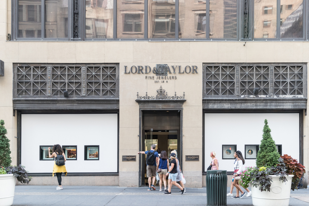 https://www.pymnts.com/wp-content/uploads/2019/01/lord-taylor-new-york-store-closing.jpg