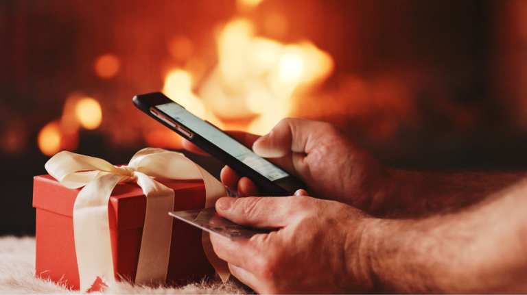 smartphone holiday shopping