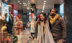 retail holiday consumer spending