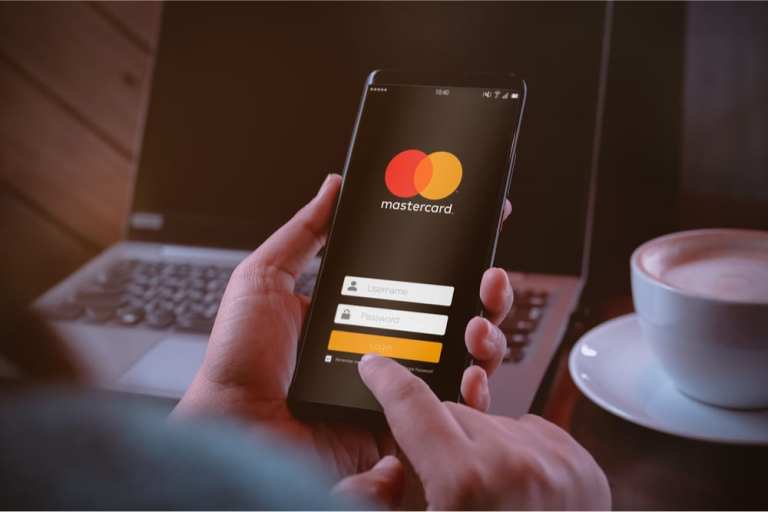 Mastercard app smartphone