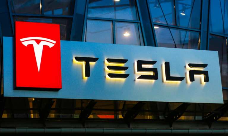 Tesla Plans To Integrate Apple, Amazon Music