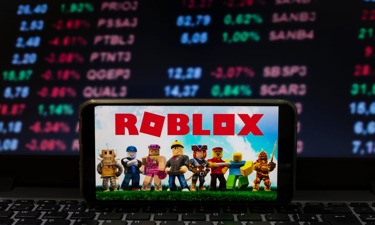 MEA on X: ROBLOX is s multi-player online gaming platform