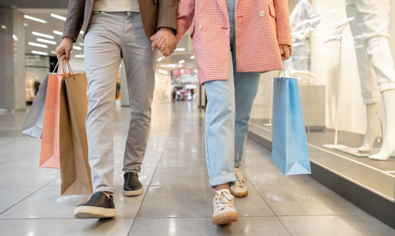 couple in shopping mall