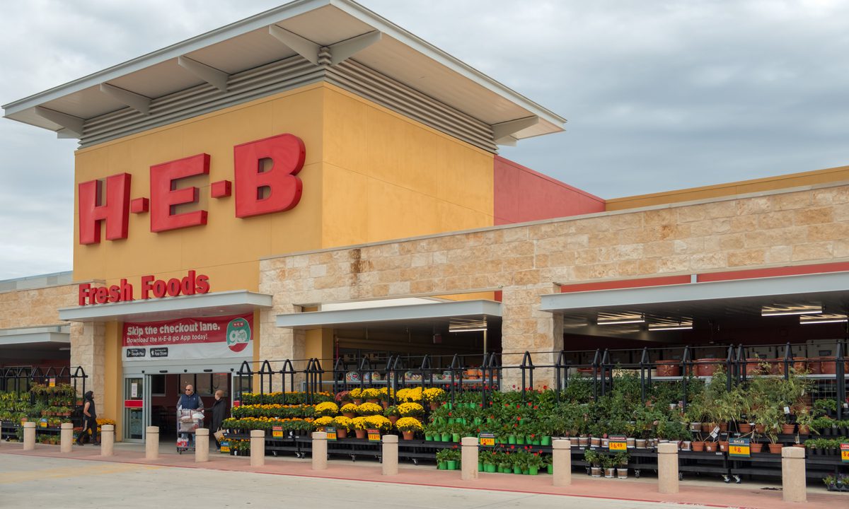 https://www.pymnts.com/wp-content/uploads/2021/09/H-E-B-grocery-restaurants-Amazon.jpg