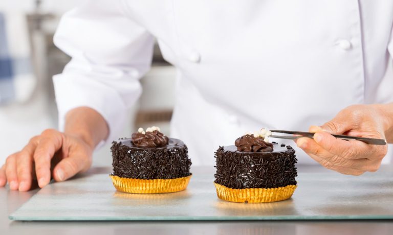 baker icing cakes