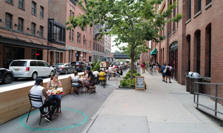 Restaurant Street Dining