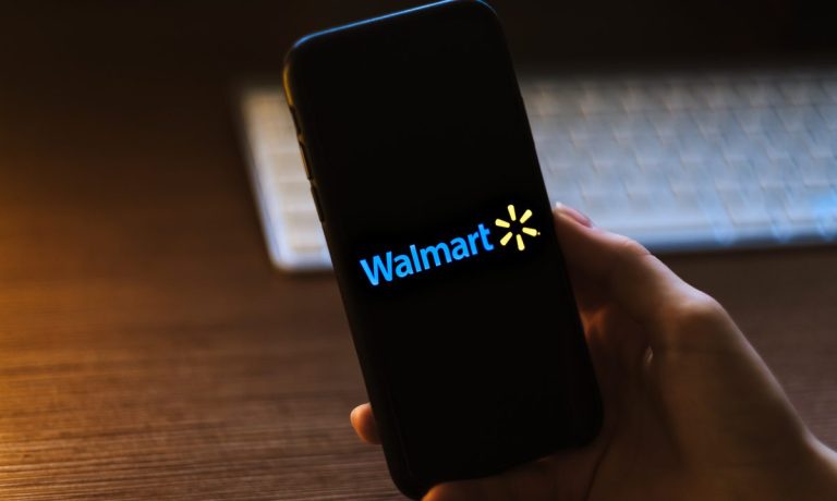 Walmart, Yahoo Beef up Social Commerce, AR