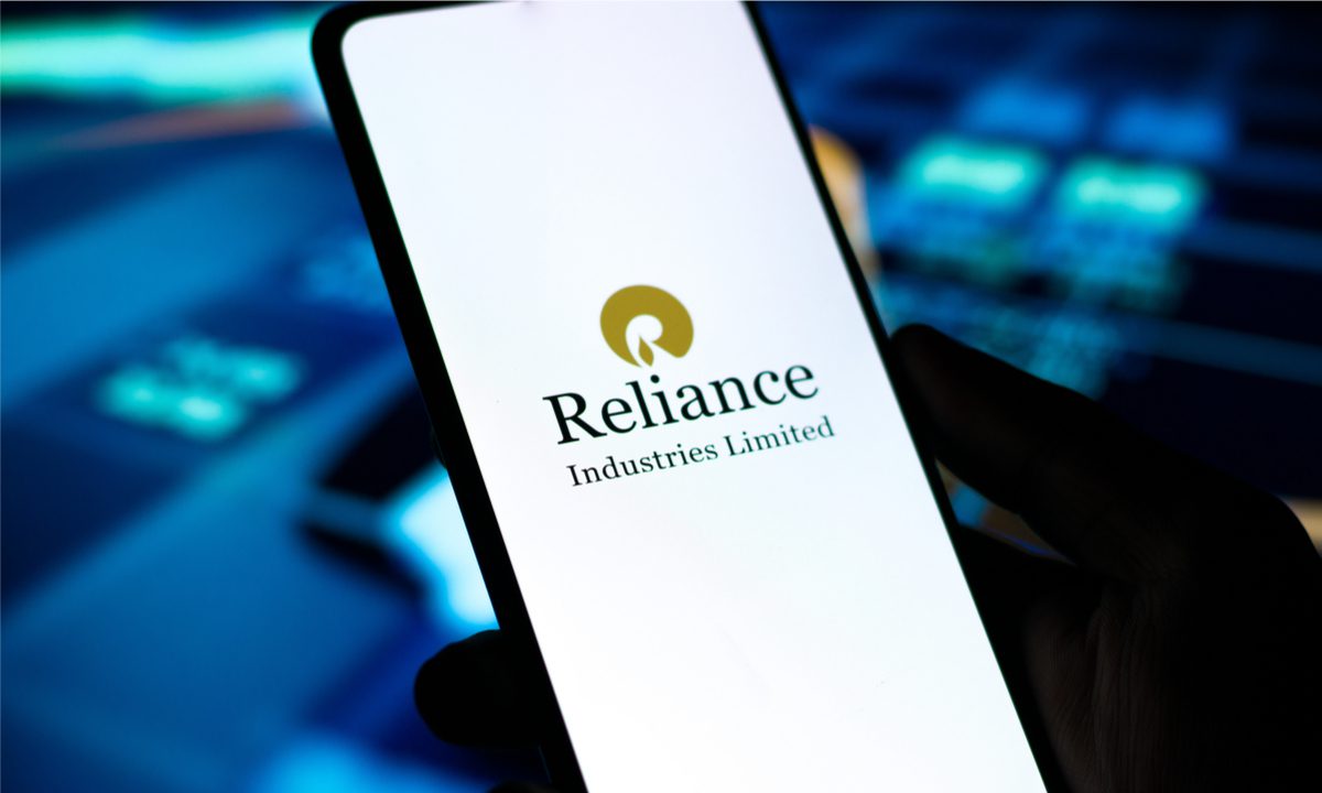 Reliance Industries plans major expansion of fashion store business –  Firstpost