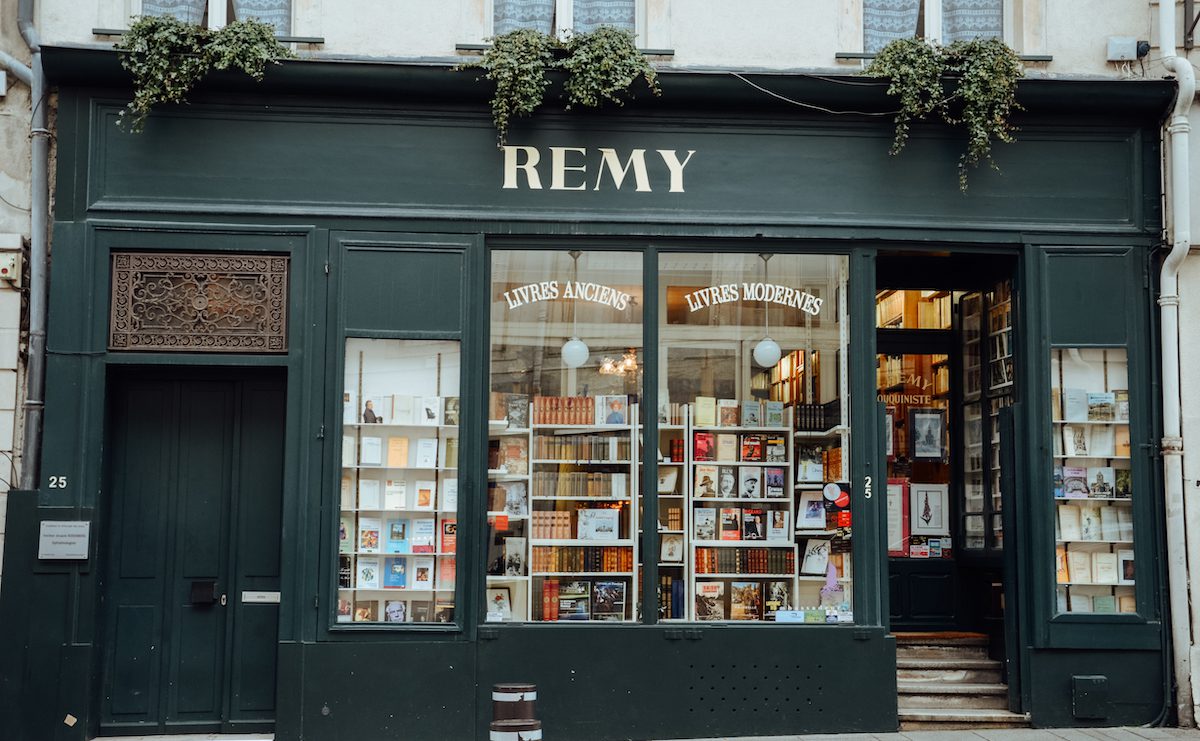 French Law Aims to Give Small Bookshops an Edge Against Amazon