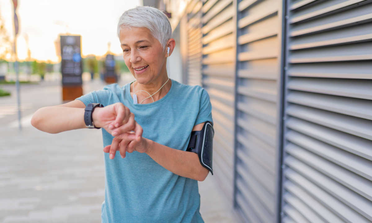 Medical wearable startup Quanttus launches blood pressure tracking app for  consumers