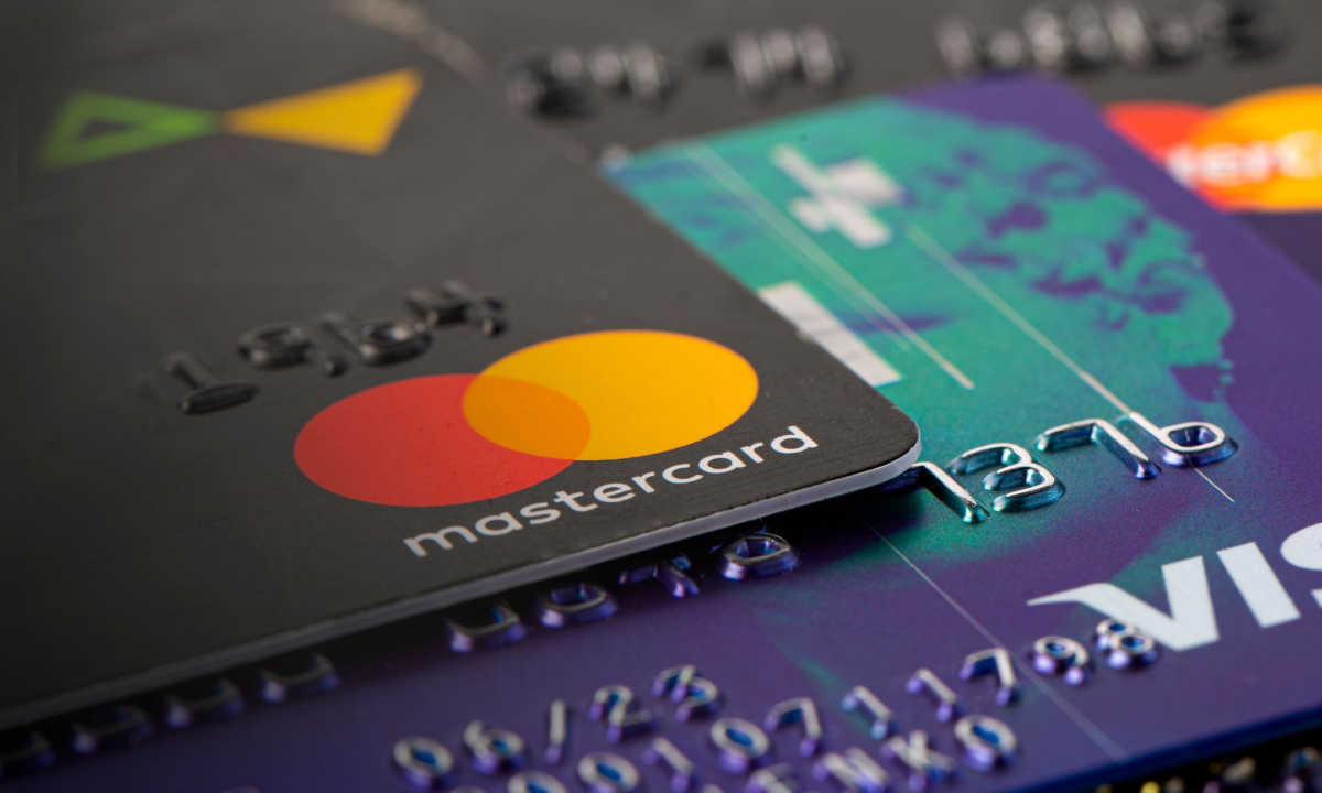 https://www.pymnts.com/wp-content/uploads/2022/10/mastercard-visa-CCCA-NDDA-swipe-fees.jpg