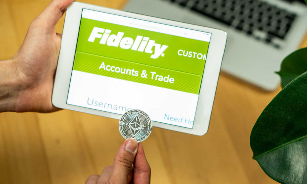 Fidelity Customers Blocked from Accounts by 'Tech Issue' on Website - WSJ