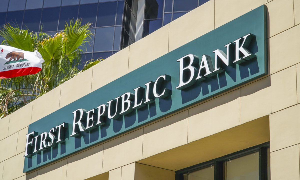 Report and PNC Among Bidders for First Republic