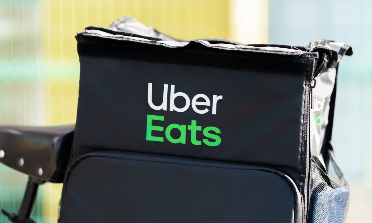 Take a look at this customer unboxing his recent Uber Eats bag delivery bag  ✓ | Take a look at this customer unboxing his Uber Eats food delivery bag ✓  It's highly