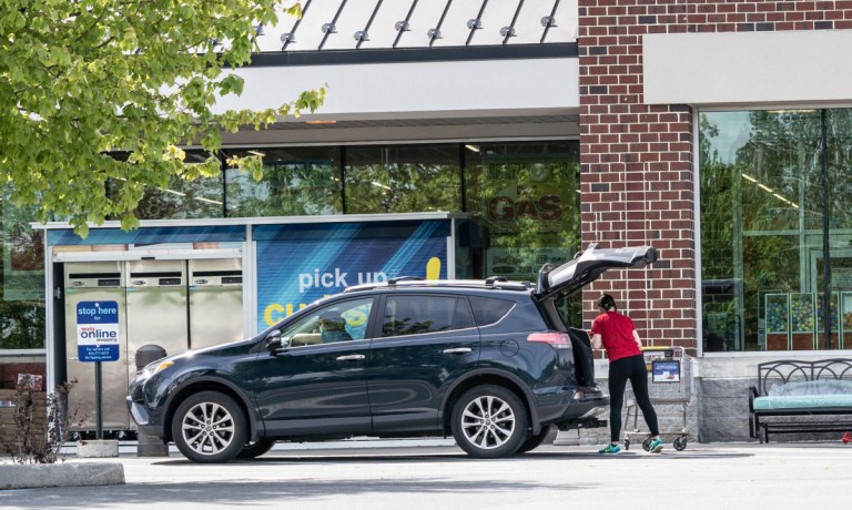 curbside grocery pickup