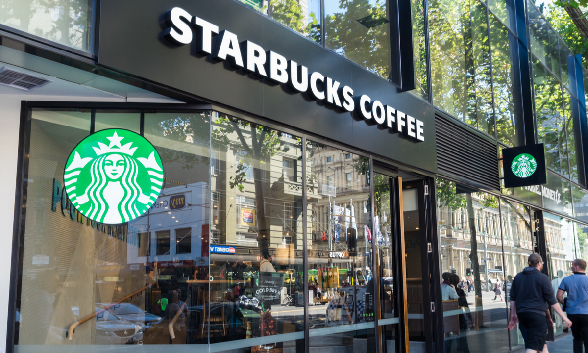 Starbucks Embraces the Drive-Thru - Bloomberg