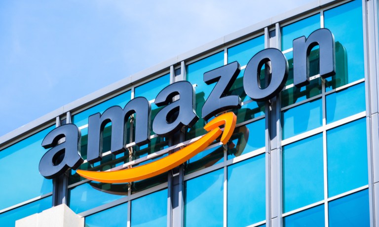Rufus, Amazon's AI Shopping Companion, Rolls Out Nationwide