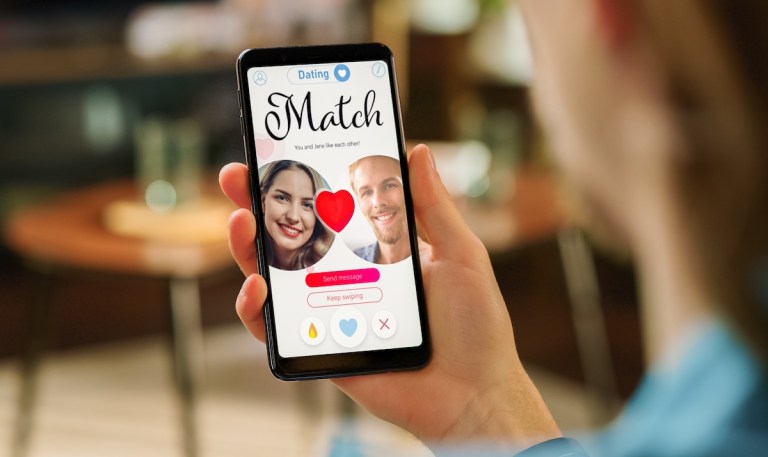 Dating Apps Target ‘Dating Sunday’ Boom to Push Paid Plans