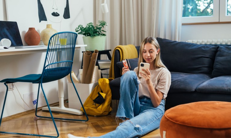 girl shopping with phone