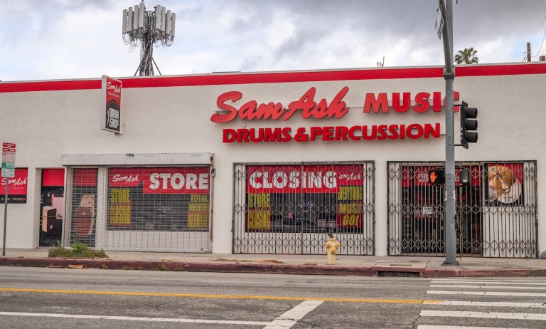 Sam Ash Closes Stores as Hobbyist Shoppers Turn to Amazon