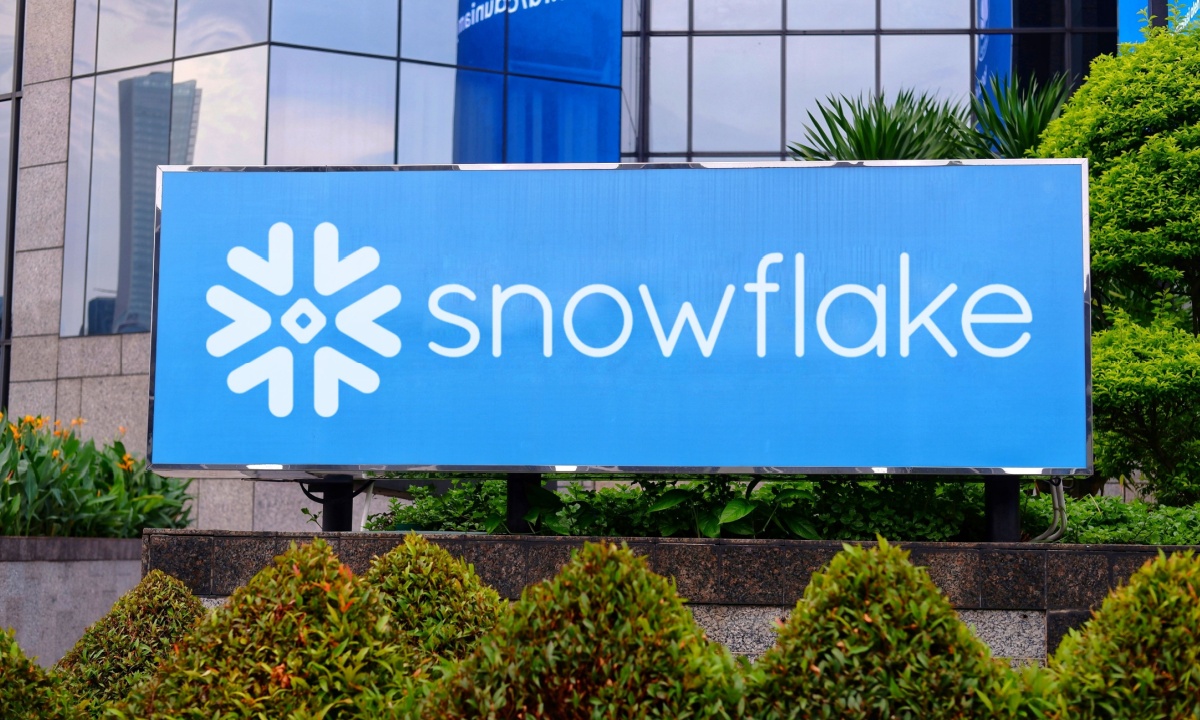 Snowflake Plans ‘AI Hub’ and $200 Million in Startup Investments