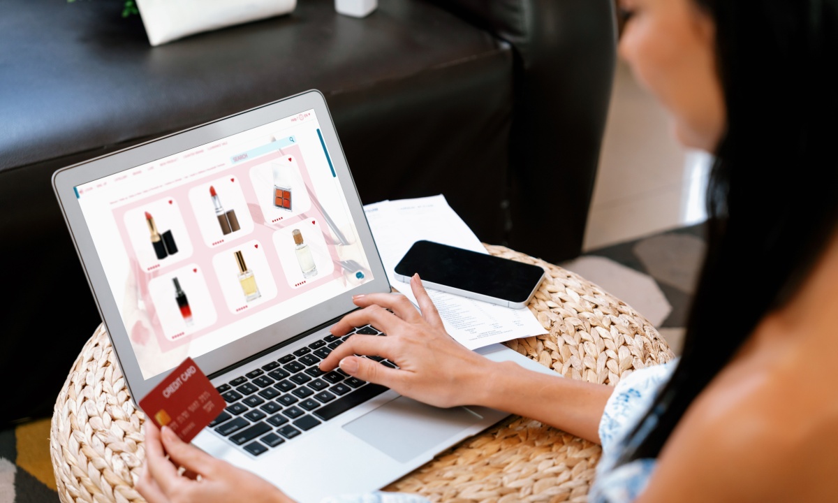 Online Sales Bump August Retail Spending Higher | PYMNTS.com