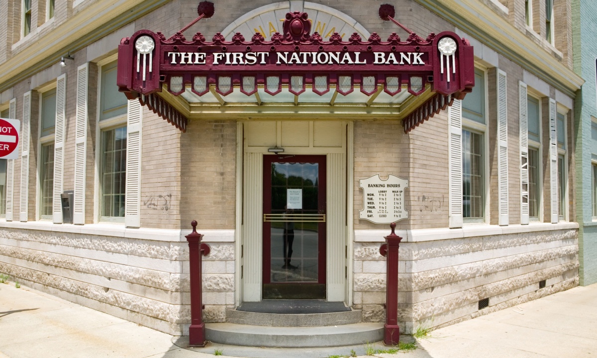 32% of SMBs Favor Community Banks Over National Banks